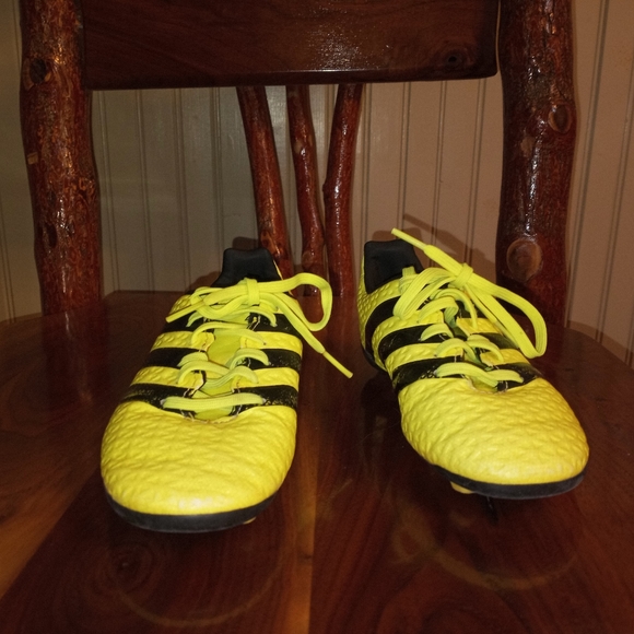 Adidas Soccer Cleats - Picture 2 of 7